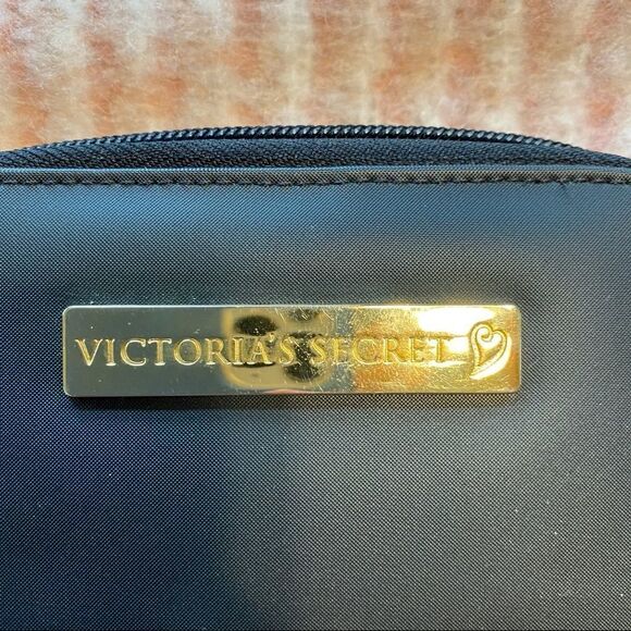 Victoria’s Secret Black Nylon Zip Around Wallet - Picture 2 of 9
